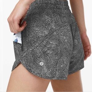 Lululemon black and white spotted polka dot running shorts 4” inseam size 6